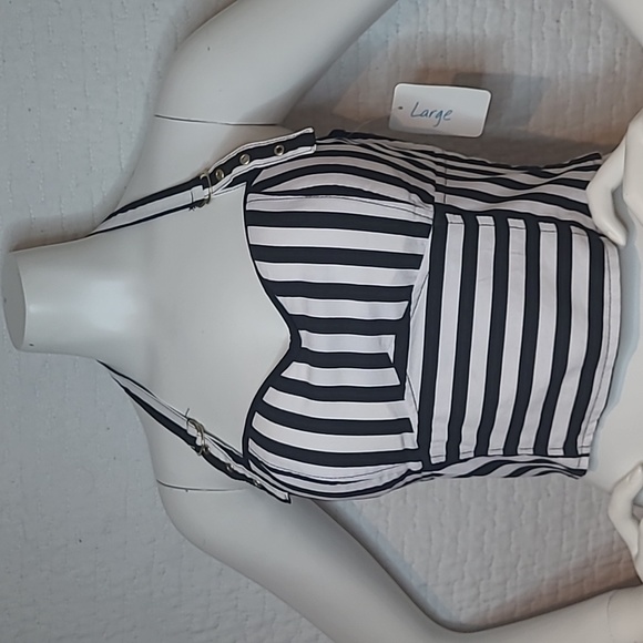 Striped Crop Top - Picture 2 of 12